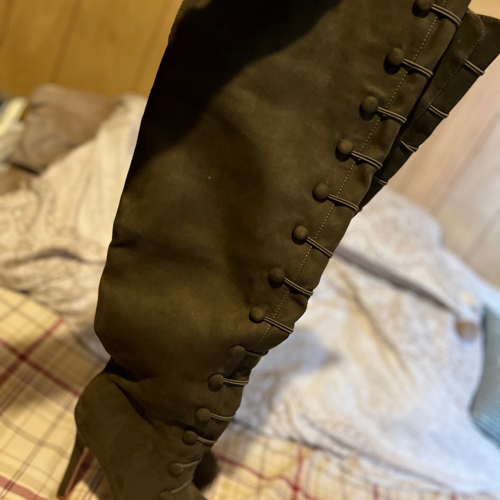Knee high hunter green high heeled boots